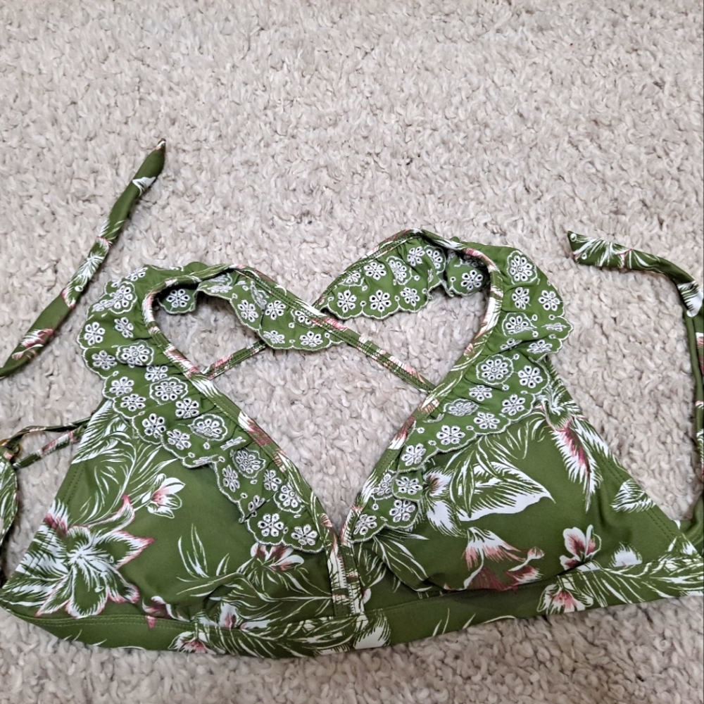 Time and Tru bathing suit top. Medium